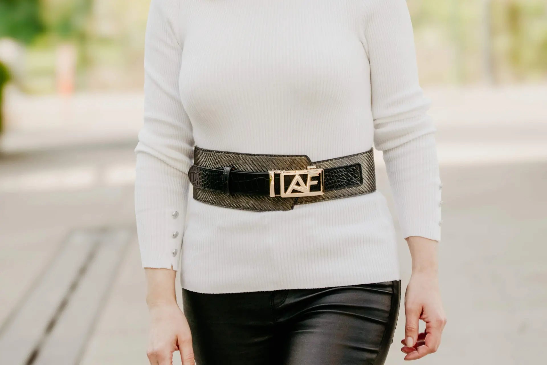 Assure Fashion startet online: Premium-Gürtel und Accessoires aus Carbon