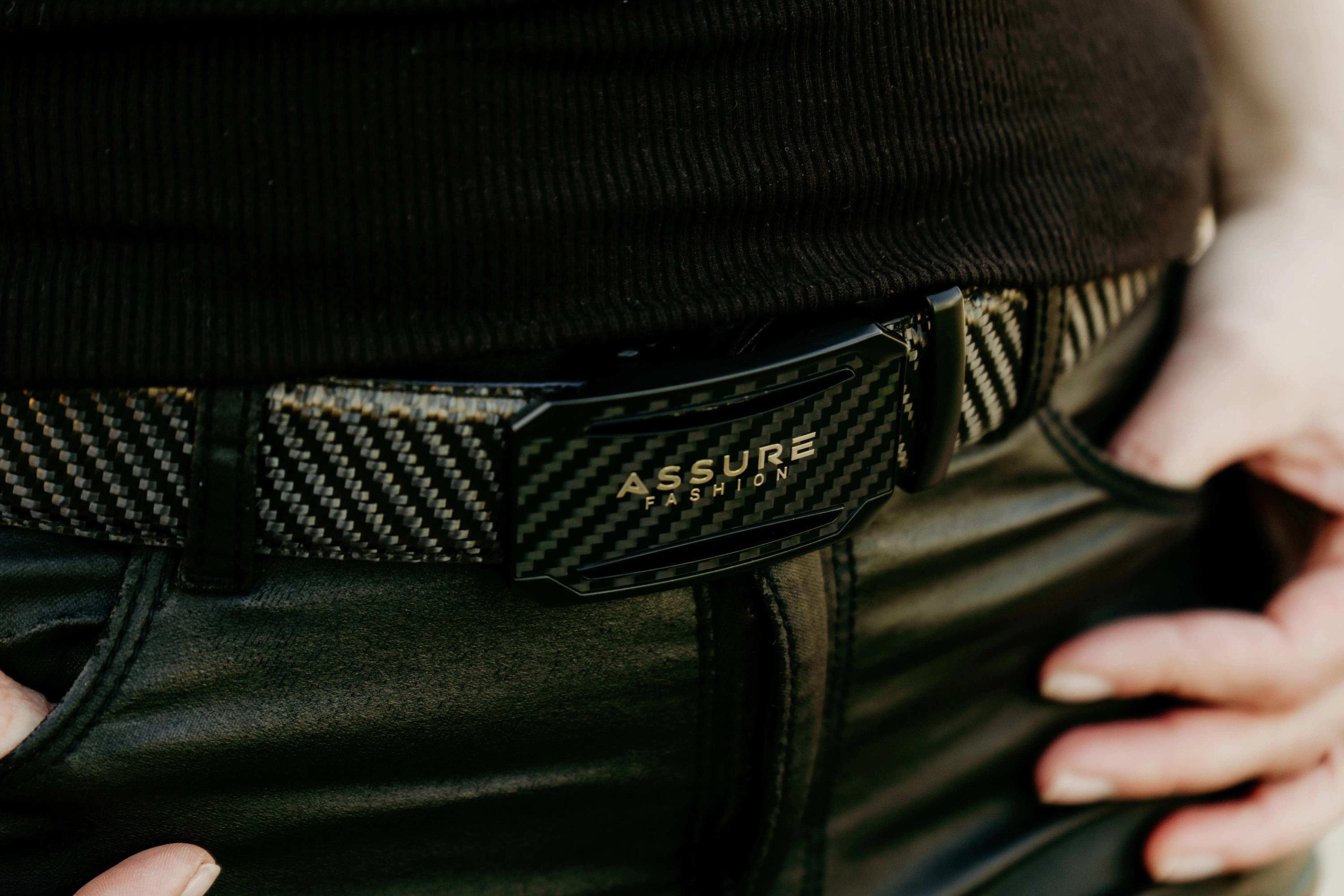 Herren Gürtel aus Carbon mit Leder (innen)